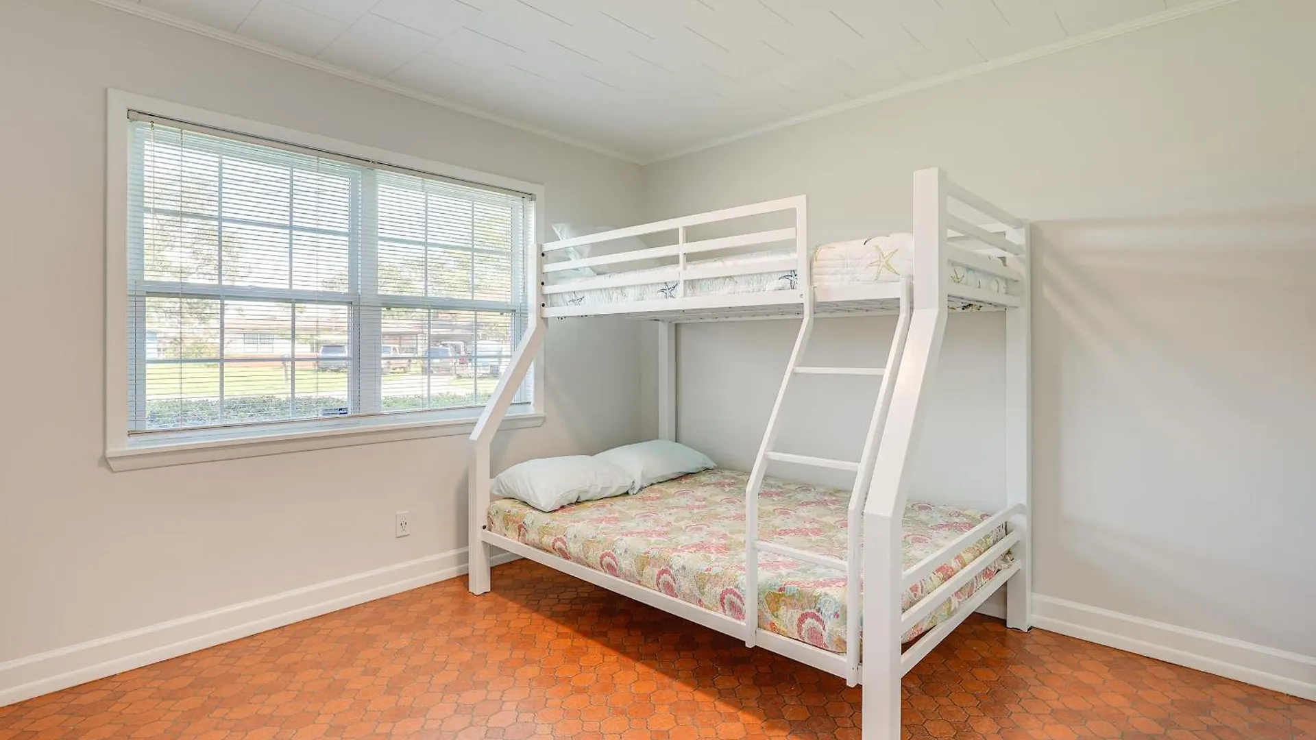 Semesterbostad Spacious Home In Panama City Beach, Fl