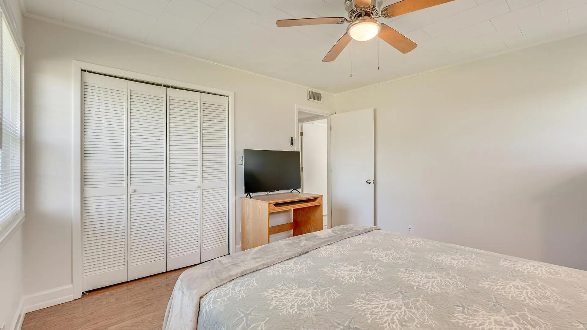 Semesterbostad Spacious Home In Panama City Beach, Fl